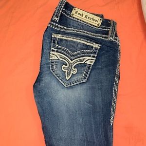Size 28 Rock Revival bootcut jeans!